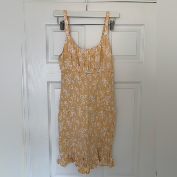 Yellow and white patterned summer dress with matching headscarf - Picture 1 of 3